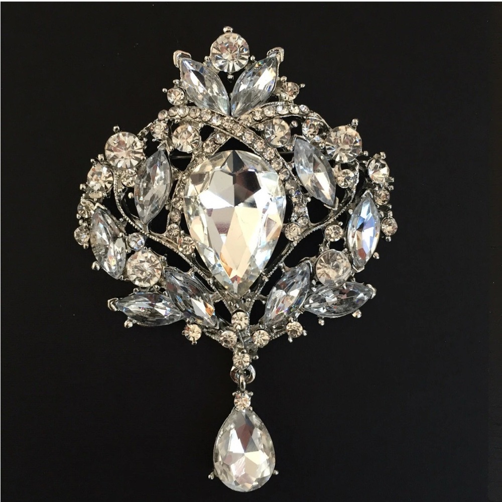 New Elegant Silver Rhinestone Crystal Teardrop Brooch - Brand new!